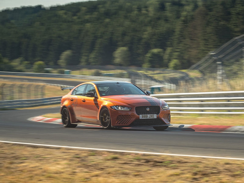 شاهد أسرع سيارة صالون في العالم... جاكوار XE SV PROJECT 8